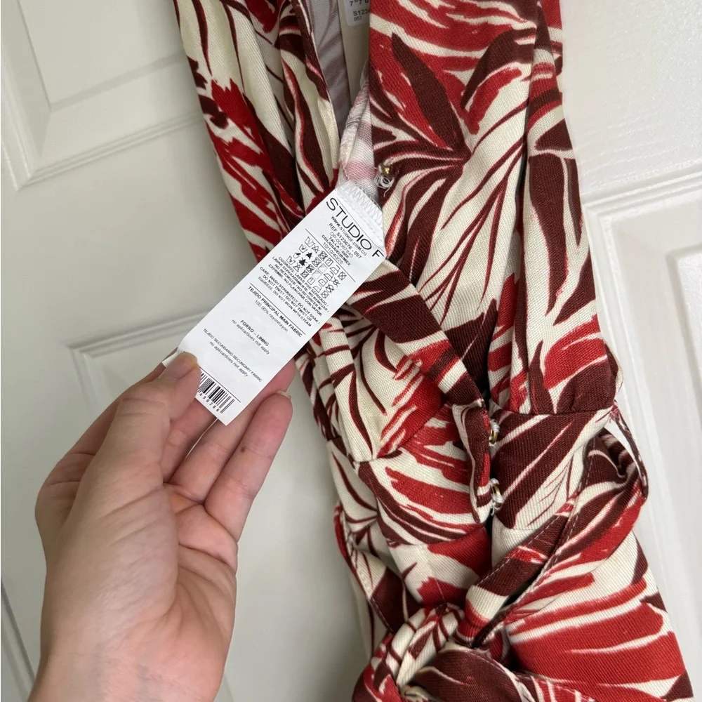 NWT Studio F Sleeveless Romper Shorts Collar Floral Tropical Rayon Red Ivory 10